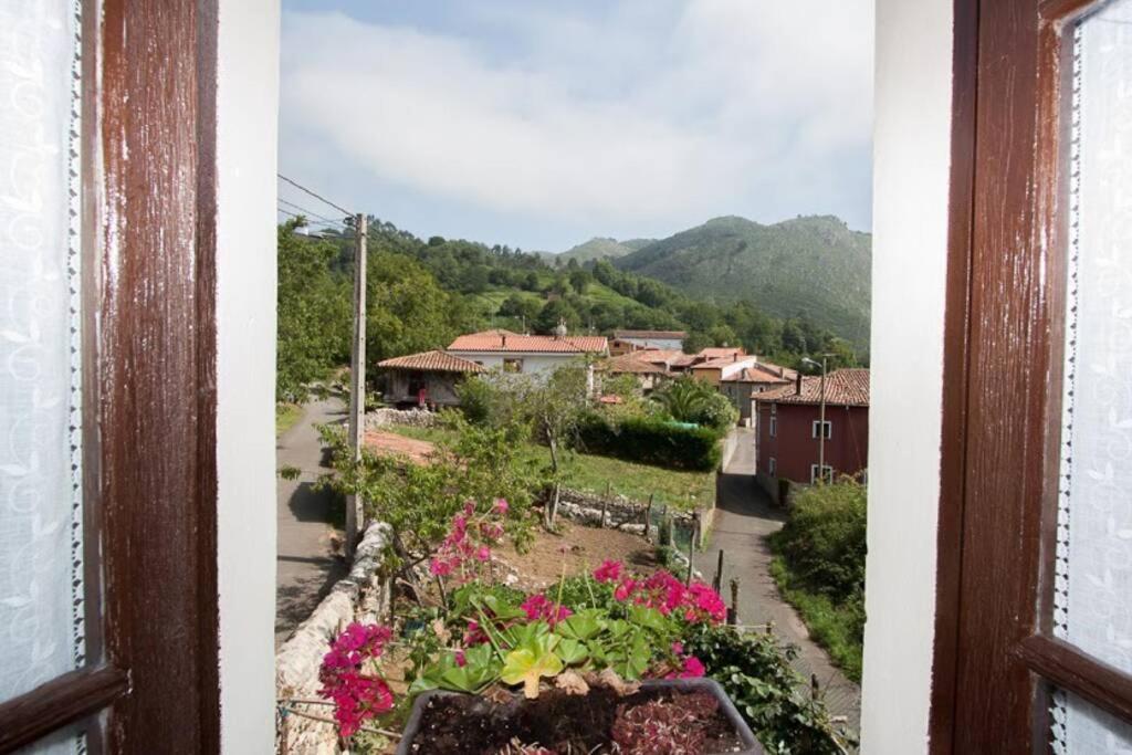 Casa Del Cuetu. Traditional Village House In Asturias Mere Exterior photo