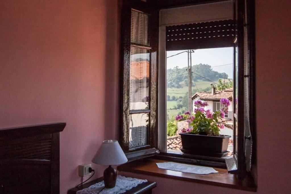 Casa Del Cuetu. Traditional Village House In Asturias Mere Exterior photo