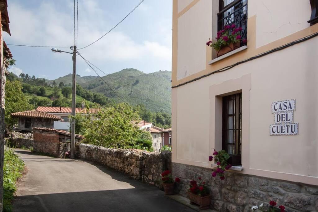 Casa Del Cuetu. Traditional Village House In Asturias Mere Exterior photo