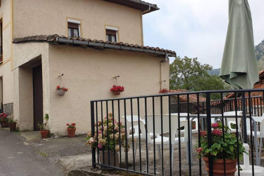 Casa Del Cuetu. Traditional Village House In Asturias Mere Exterior photo